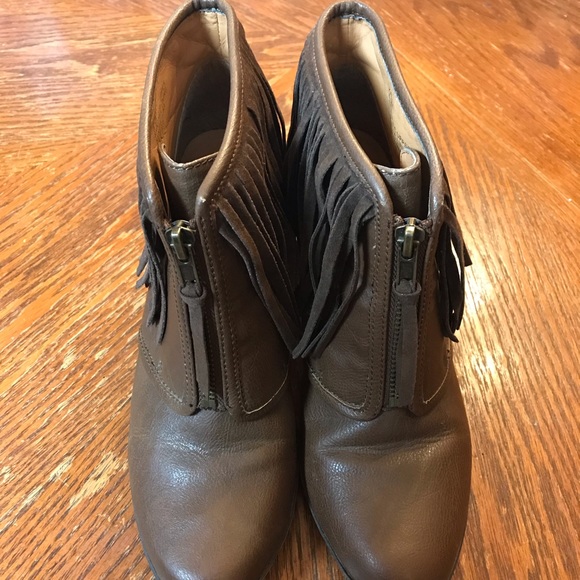 Pretty Wild & Fringy Brown Leather Boots! - Picture 15 of 16